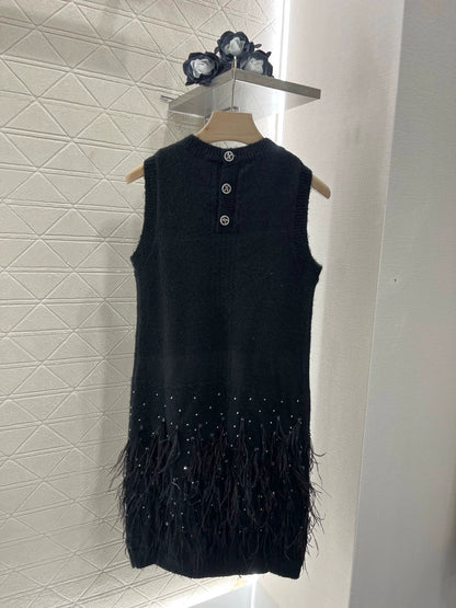 C 25 Spring and Summer new style hot diamond feather knitted vest skirt