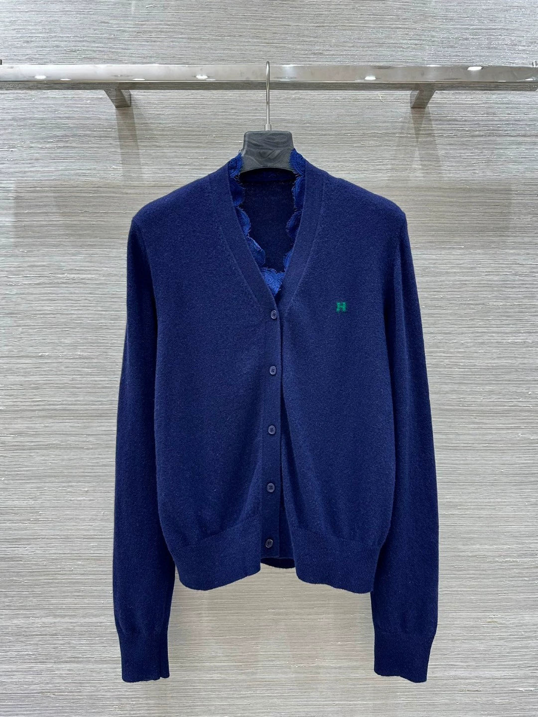 H 25 new style neckline lace design classic V-neck cashmere cardigan