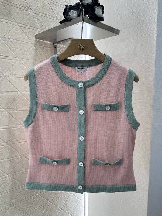 2025 New Color-blocked Round Neck Button Knitted Vest