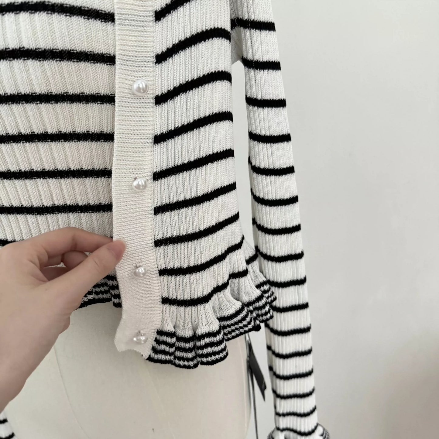 D 25 Veste cardigan à col en V en tricot rayé