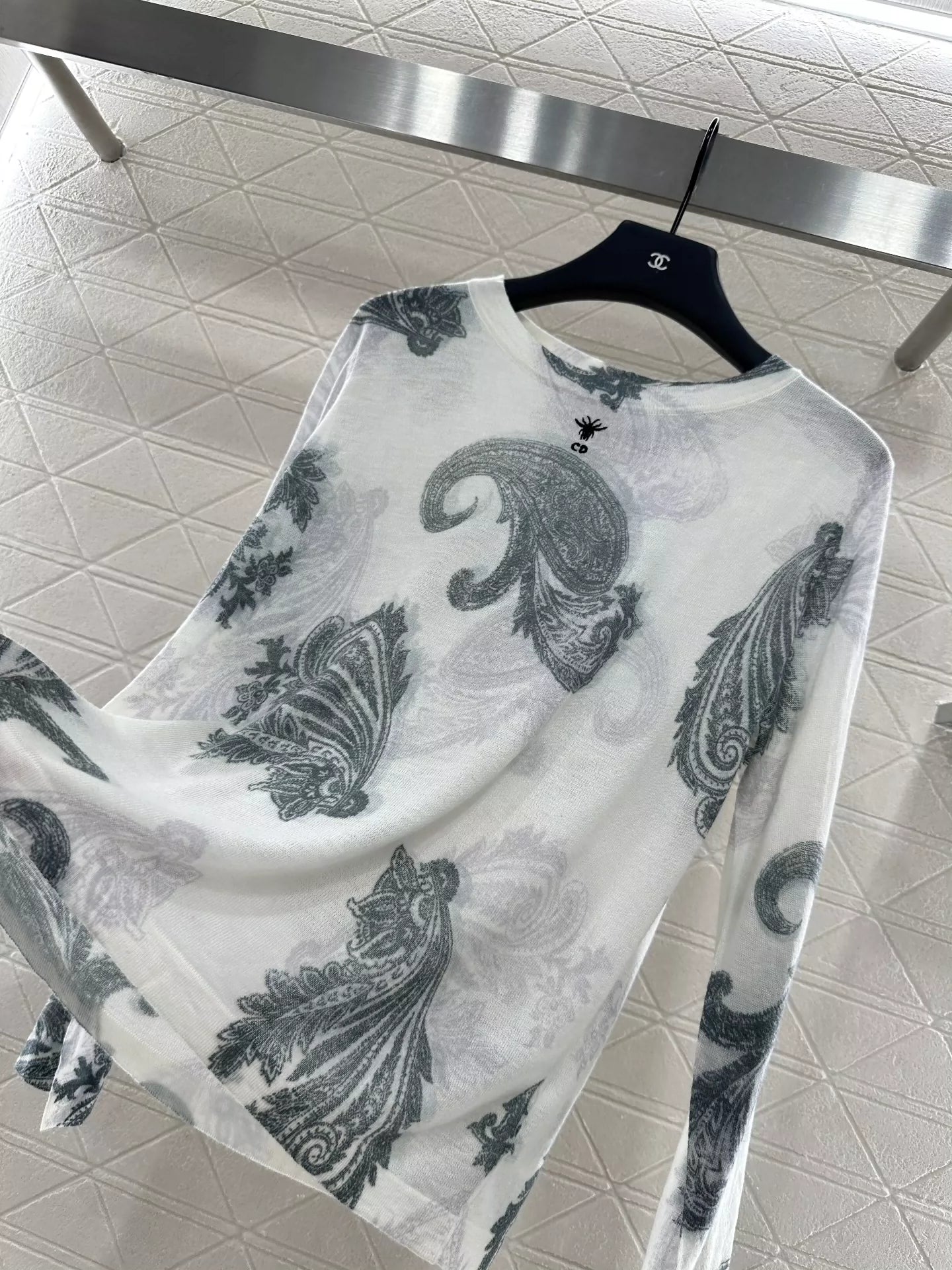D 25 New Summer Styles Classic Little Bee Embroidery   Round Neck Pullover Knitted Long Sleeve
