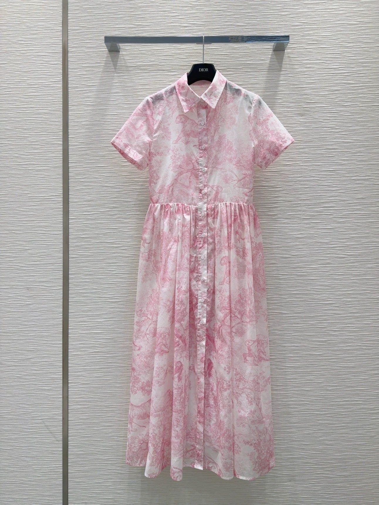 D 25 Neues einreihiges Kleid mit Revers und kurzen Ärmeln im Animal-Dschungel-Print (mit Innenbluse) 
