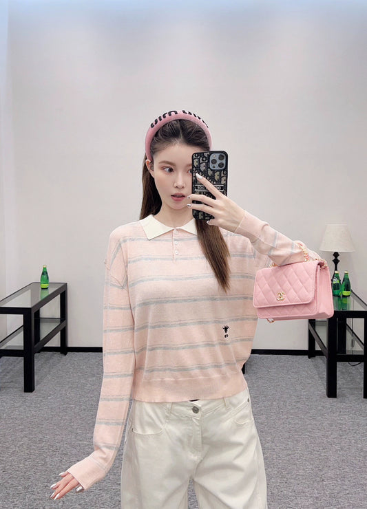 D 25 Lapel striped knit long-sleeved top.