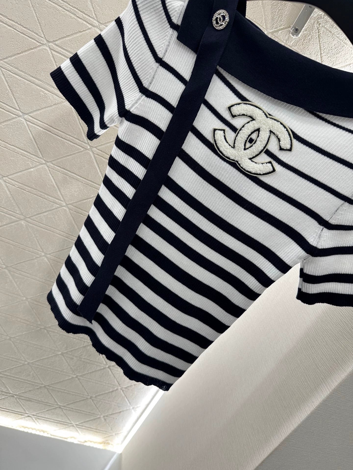 C 25 Off-shoulder lapel, ribbon, slim-fit knitted short sleeves