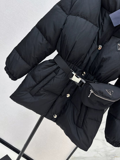 P 25fw Hooded slim-fit mid-length down jacket (with waist bag)