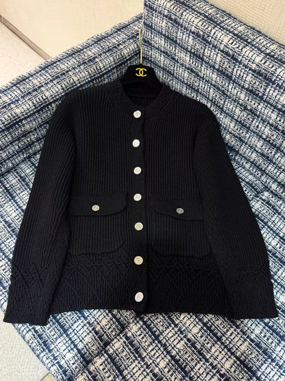 25 Early Autumn New Hollow Three-Dimensional Jacquard Double Pocket Round Neck Knitted Cardigan