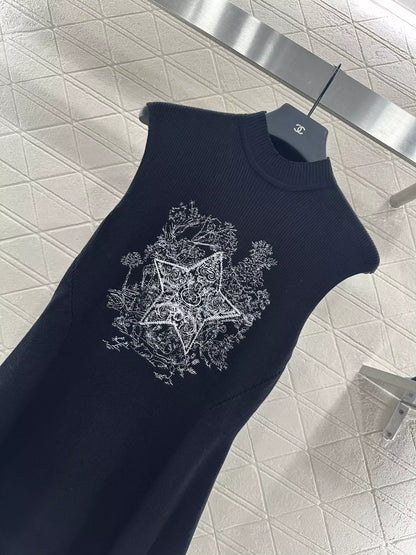 D 2025 Early Autumn New Embroidered Five-pointed Star Knitted Vest Dress(beigi,gray,black)