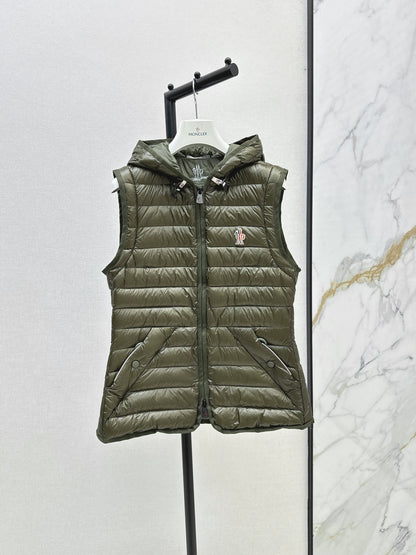 Mon 25fw New lightweight down jacket with detachable sleeves.