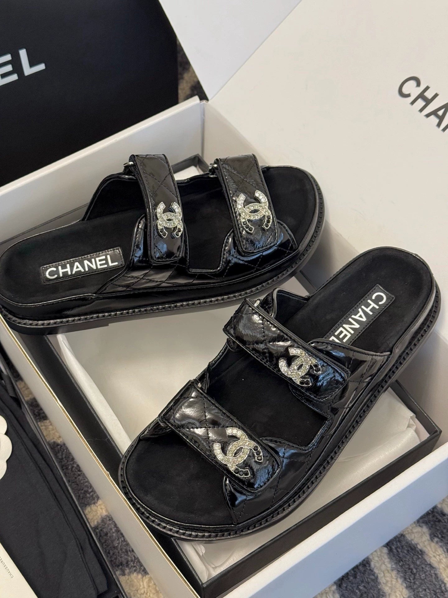 C 25 Summer New Rhinestone Logo Beach Sandals