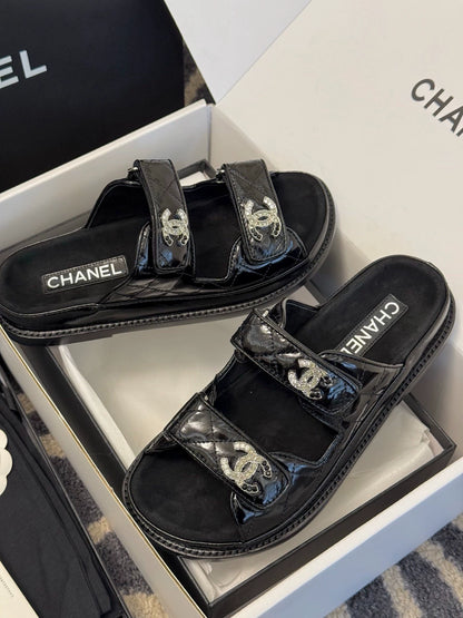 C 25 Summer New Rhinestone Logo Beach Sandals
