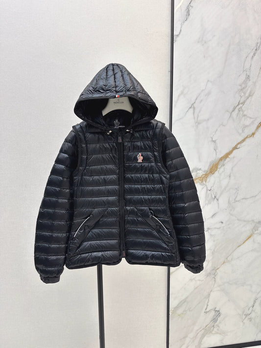 Mon 25fw New lightweight down jacket with detachable sleeves.