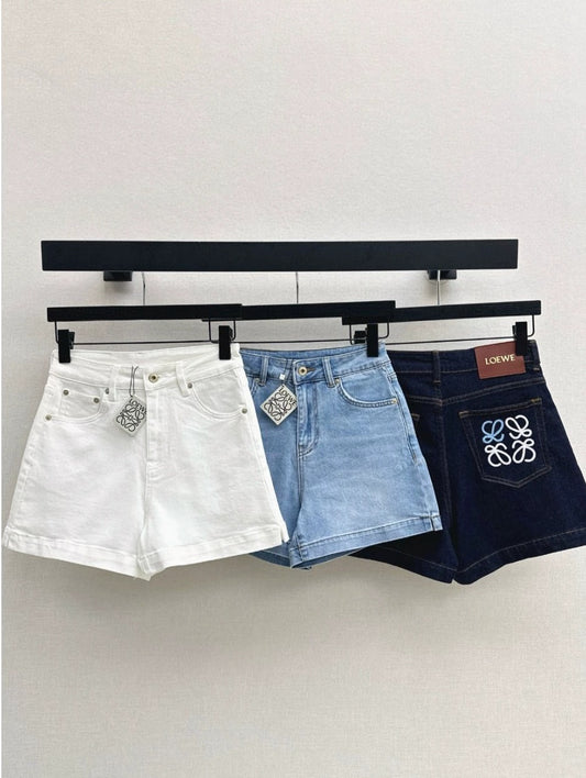 Lo 25 Latest Classic Monogrammed Leather Tag Embellished Denim Shorts ( Large Size )
