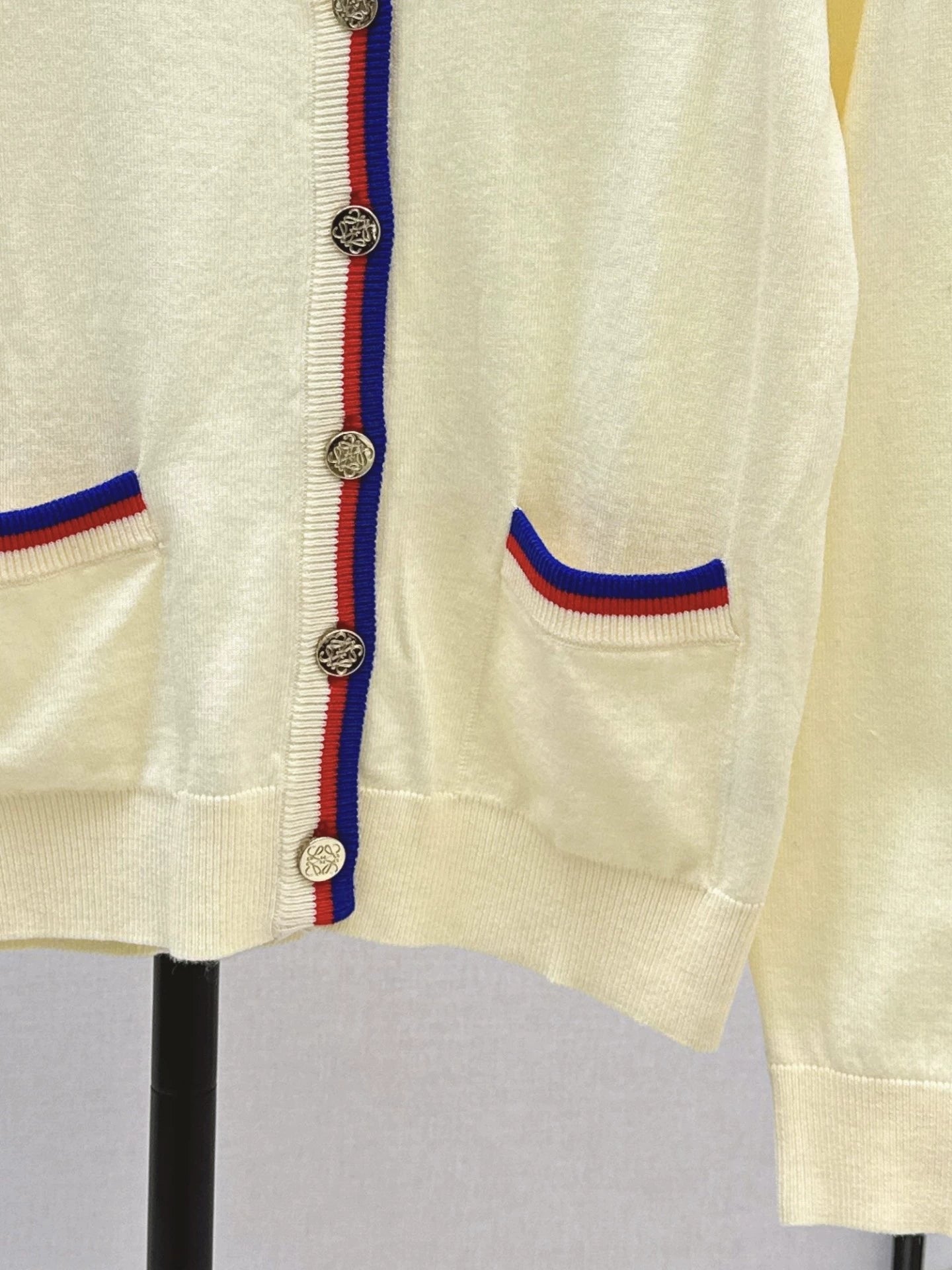 Lo 25 Embroidered decorative cardigan