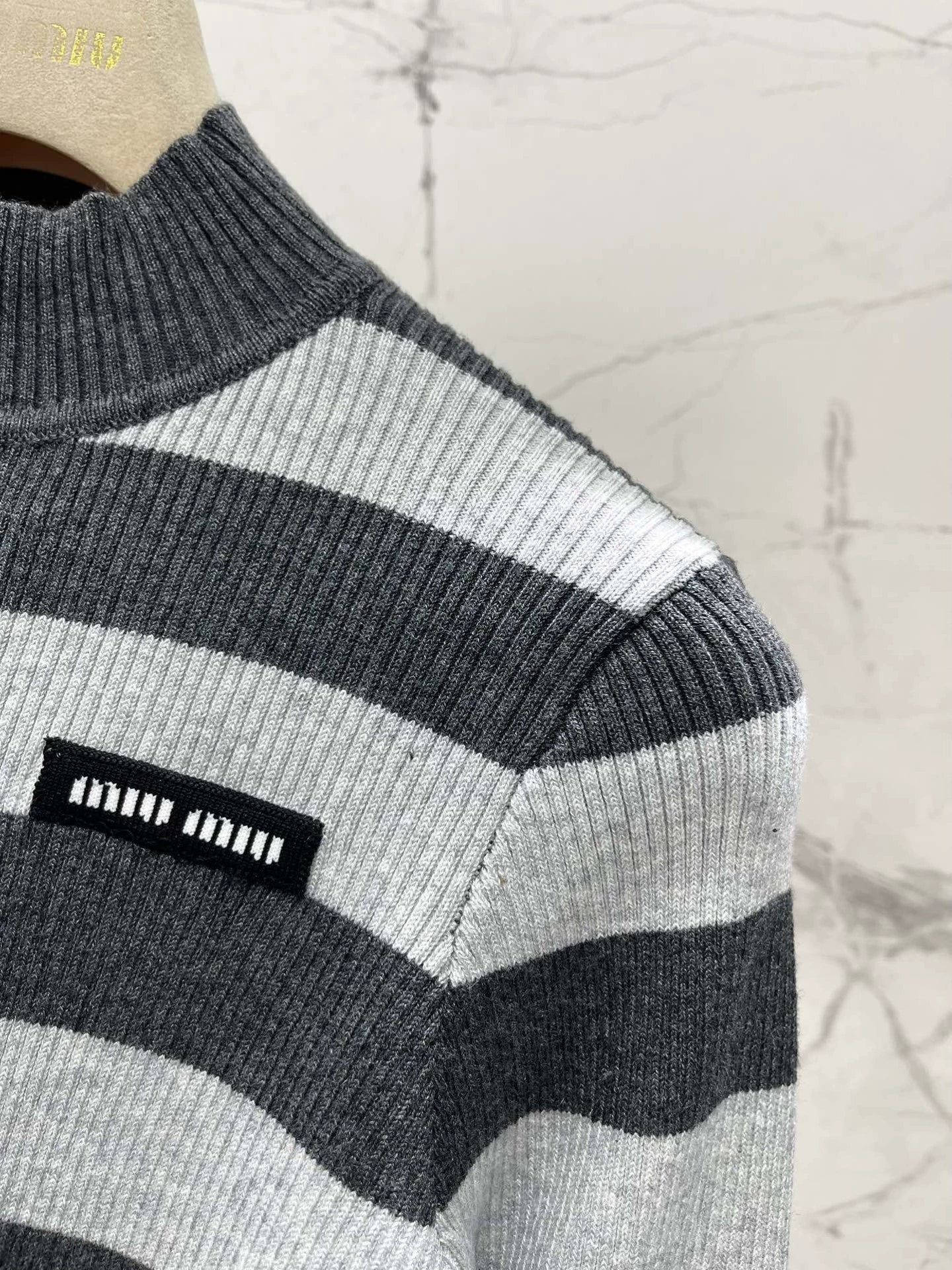 M 25 new logo contrast stripe zipper long sleeve knitted cardigan