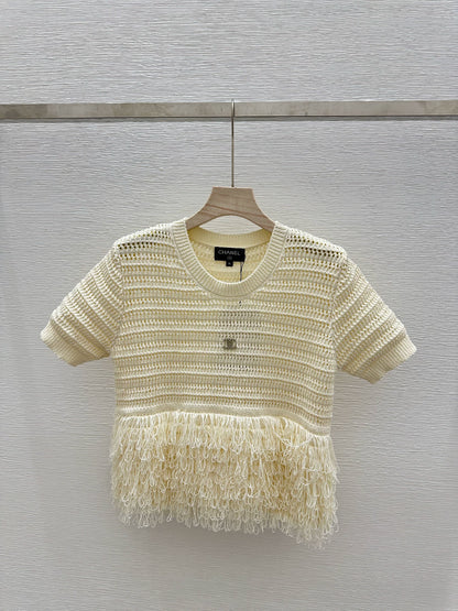 25 New Cutout Knit Splicing Tassel Metal Logo Vest