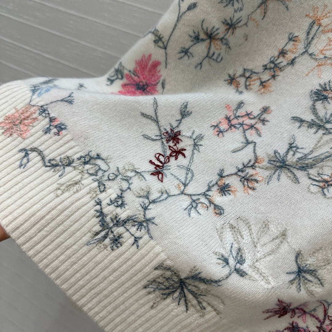 D 25 new cashmere sweater with plant and flower embroidery