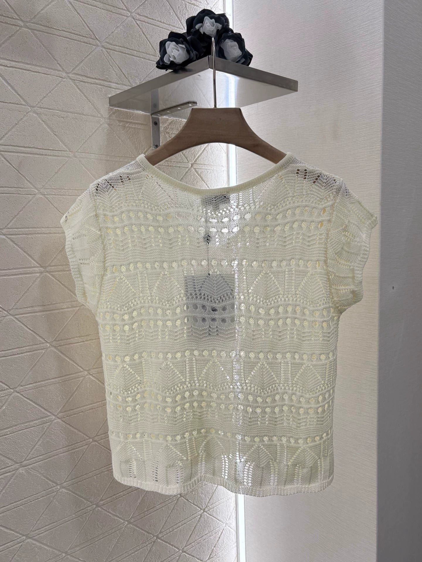 C 25 Neues Stricktop mit Schnürung und Cut-Outs 
