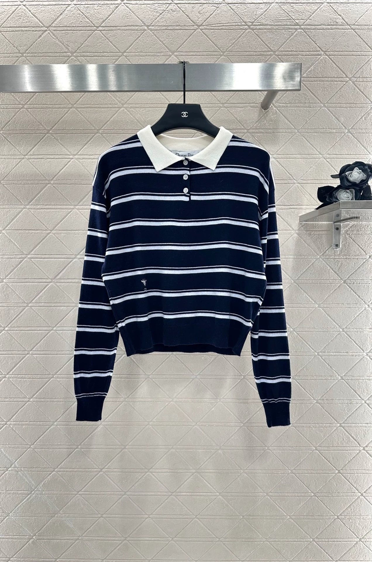 D 25 Lapel striped knit long-sleeved top.