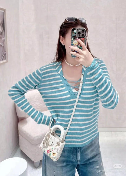 D Spring/Summer 25 Shawl-neck striped knit long-sleeve top.