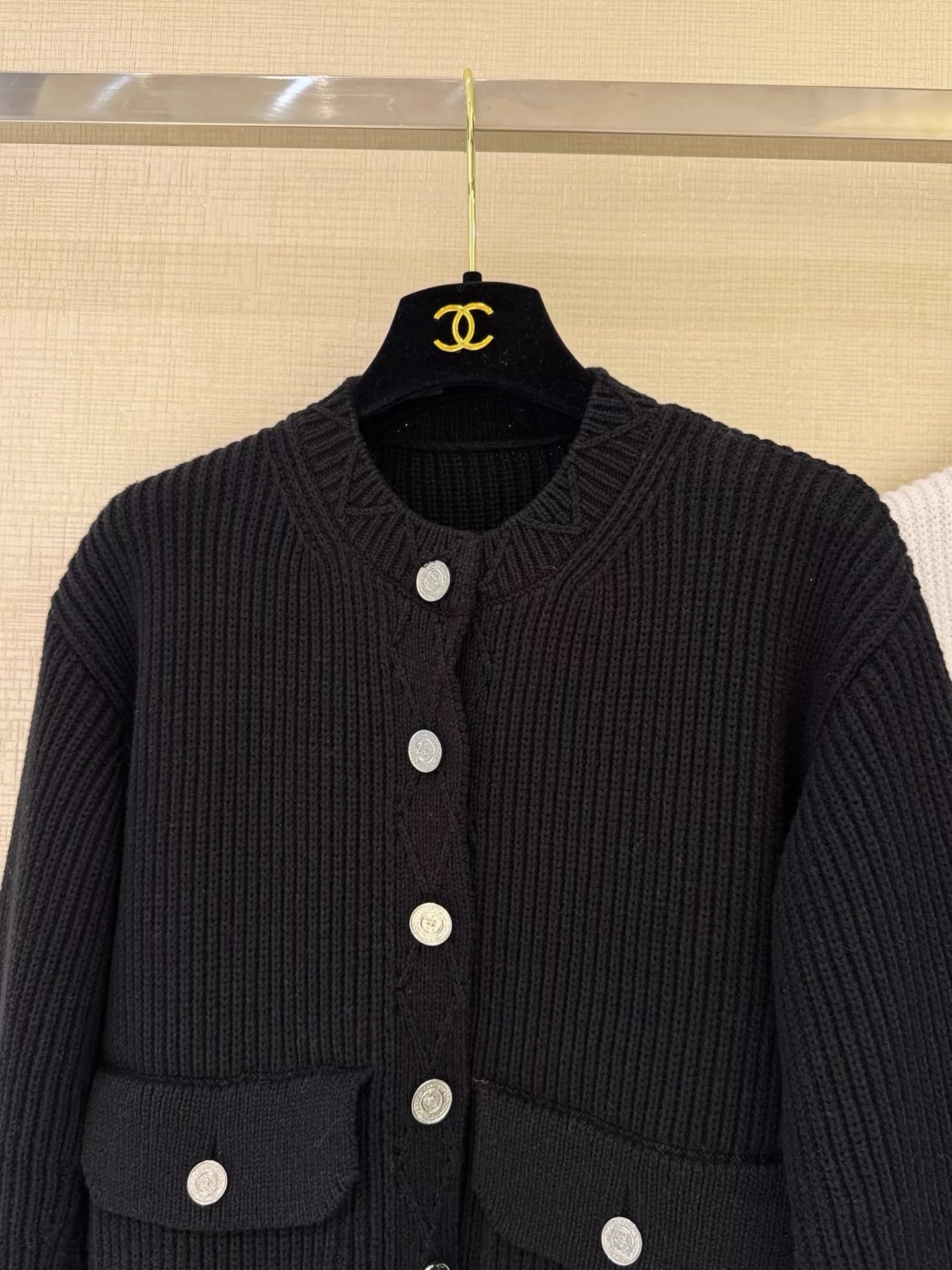 25 Early Autumn New Hollow Three-Dimensional Jacquard Double Pocket Round Neck Knitted Cardigan