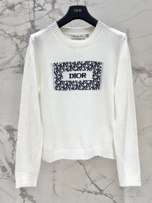 D 25 New letter-print cashmere and wool sweater.
