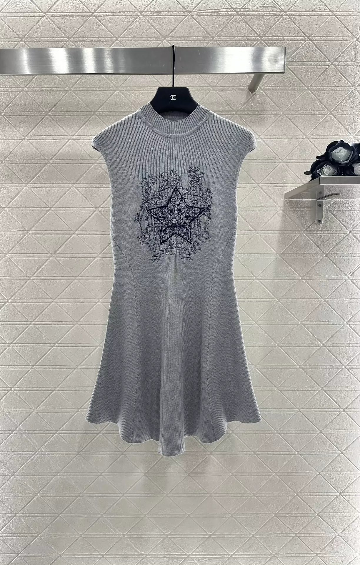 D 2025 Early Autumn New Embroidered Five-pointed Star Knitted Vest Dress(beigi,gray,black)