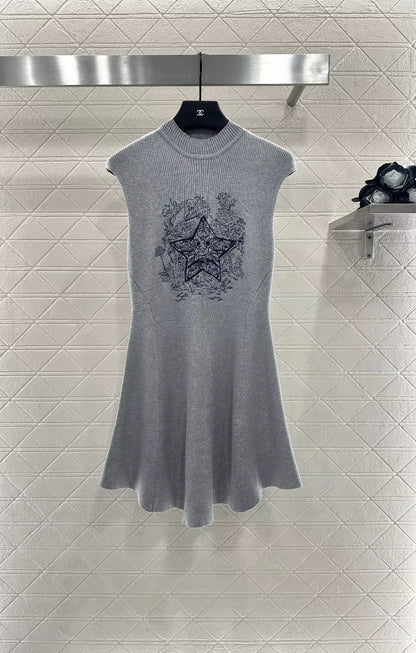 D 2025 Early Autumn New Embroidered Five-pointed Star Knitted Vest Dress(beigi,gray,black)