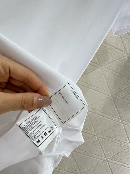 T-shirt à manches courtes avec lettres brodées et perles C 25 