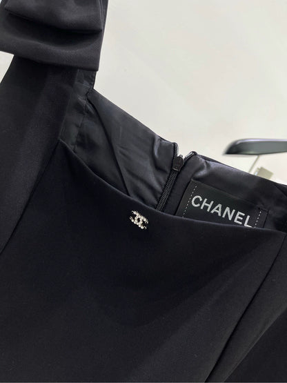 C 25 Shoulder bow black skirt