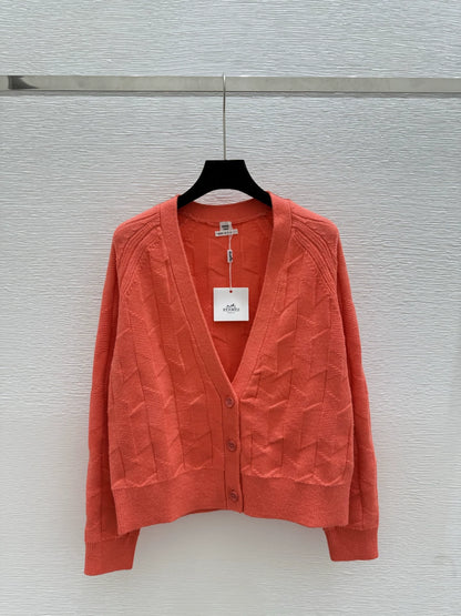 H 25 New Solid Color Simple V-Neck Knit Cardigan（Green Beige Red）