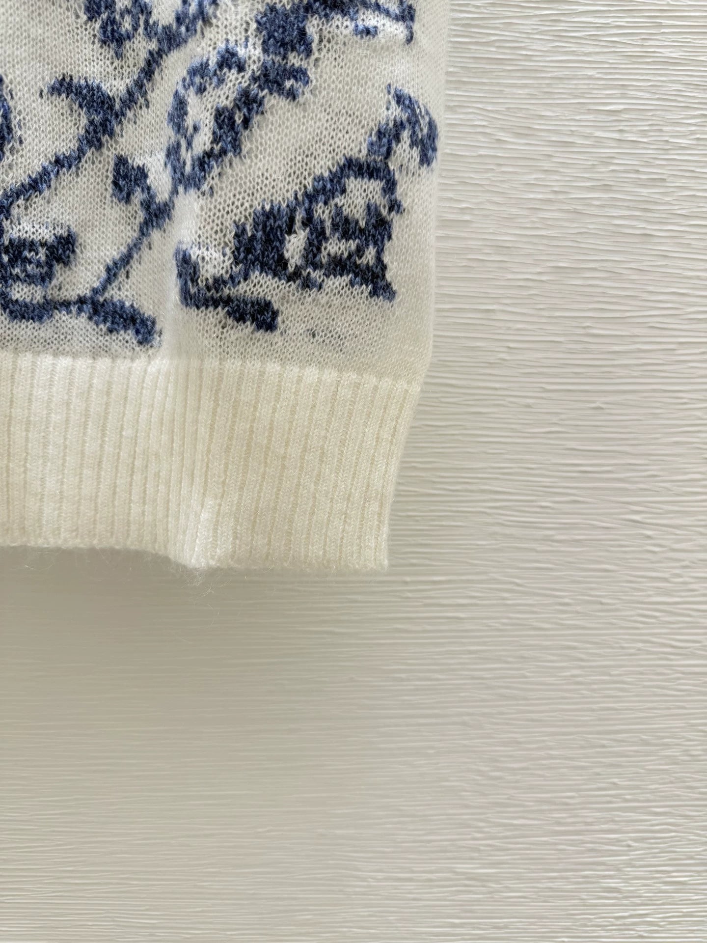 D 25 new blue and white porcelain jacquard round neck short sleeve knitted top