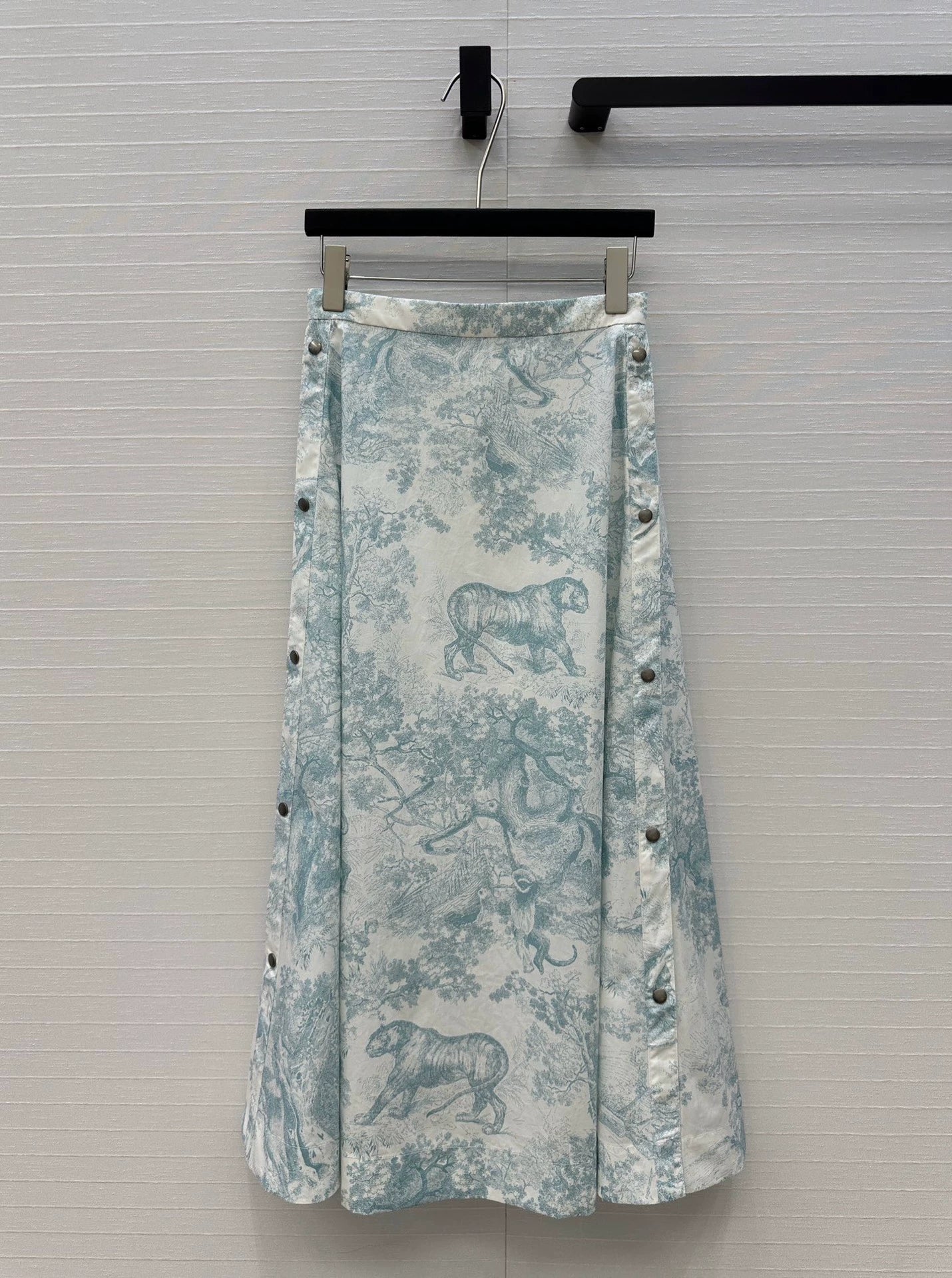 D 25 New Jungle animal print, two side buttons half skirt