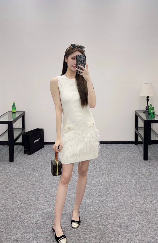 C 25 Spring and Summer new style hot diamond feather knitted vest skirt