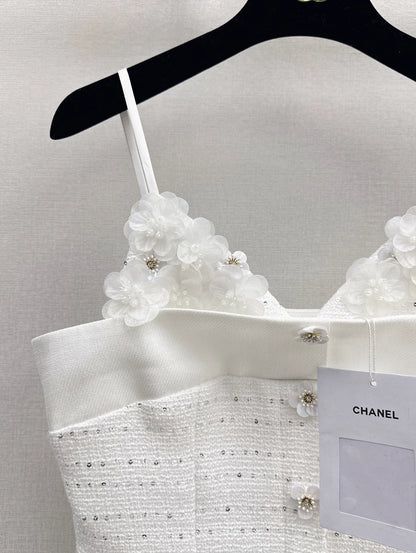 C New Spring/Summer 3D Flower Embellished Camisole with Waist Chain, High-Waisted Skirt