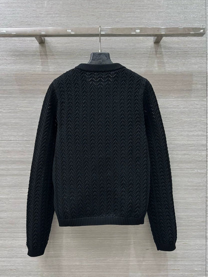 G 25 New Knitted cardigan with cut-out design.