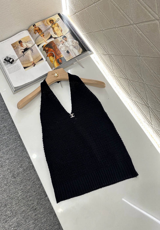 C 25 Neckline Cutout Knit Vest