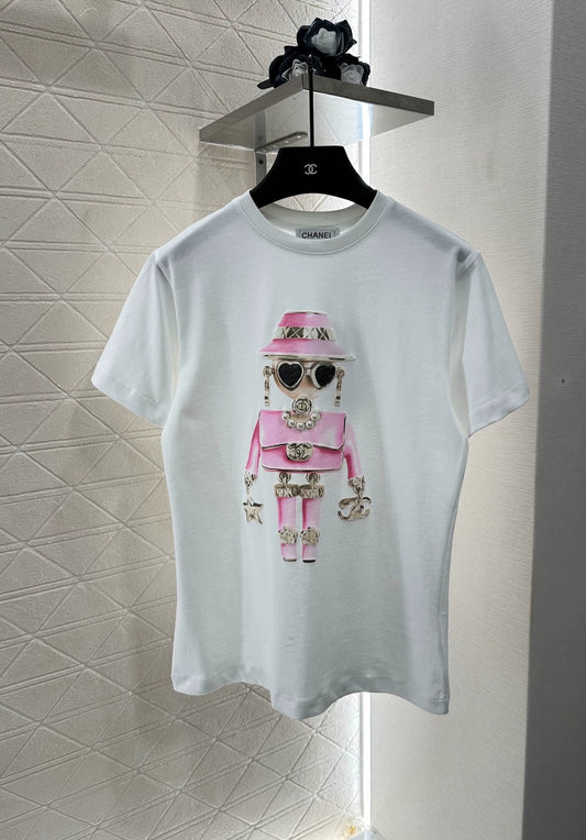 C 25 Crew neck, bag and doll print, pearl T-shirt.