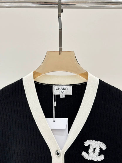 C 25 Spring and Summer new V-neck letter logo patch hemming knitted cardigan