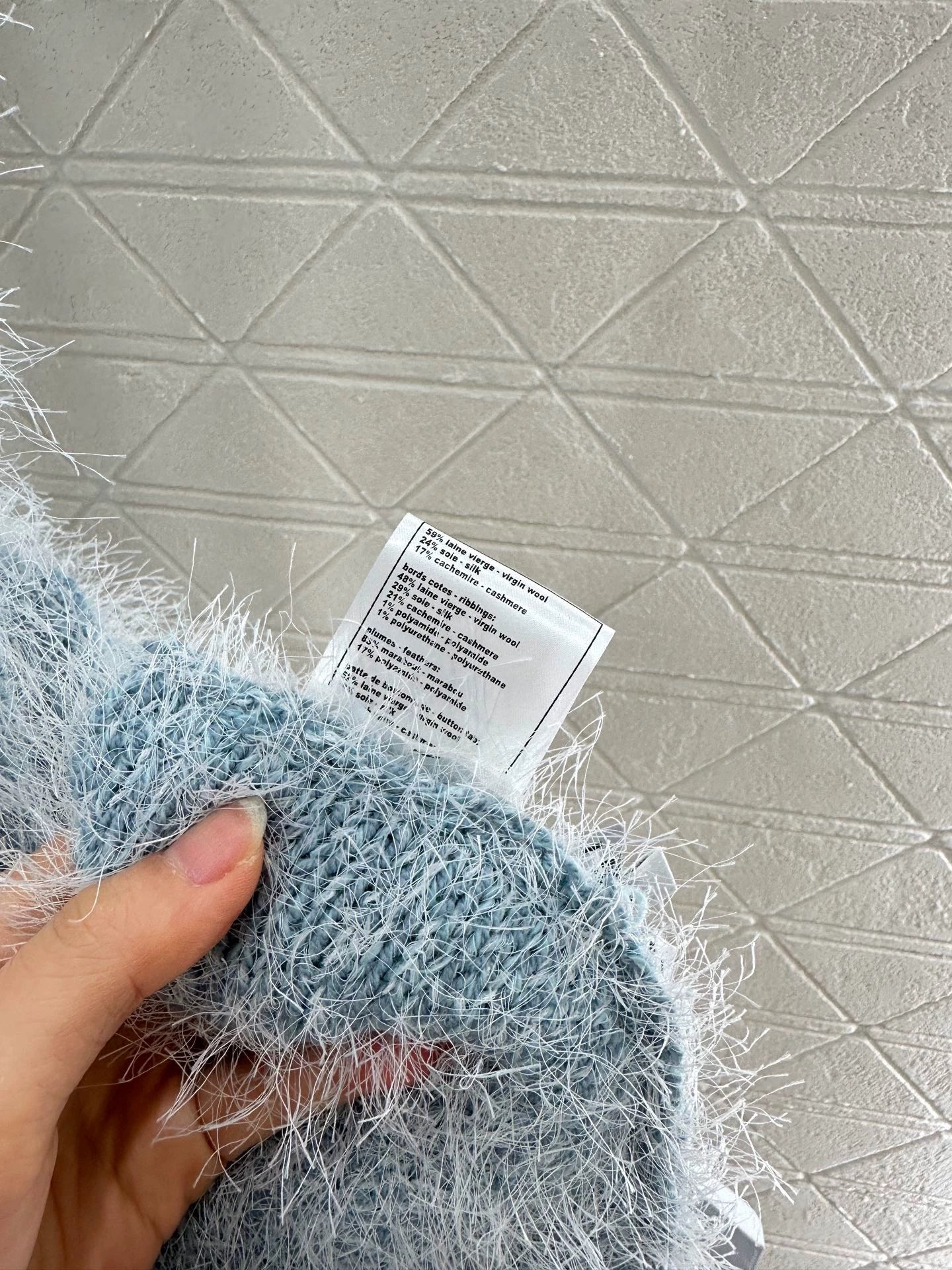 C 25 Mohair knitted scarf