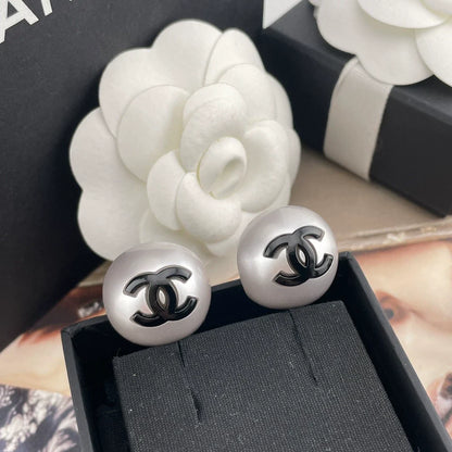 25 Summer new enamel double c pearl earrings