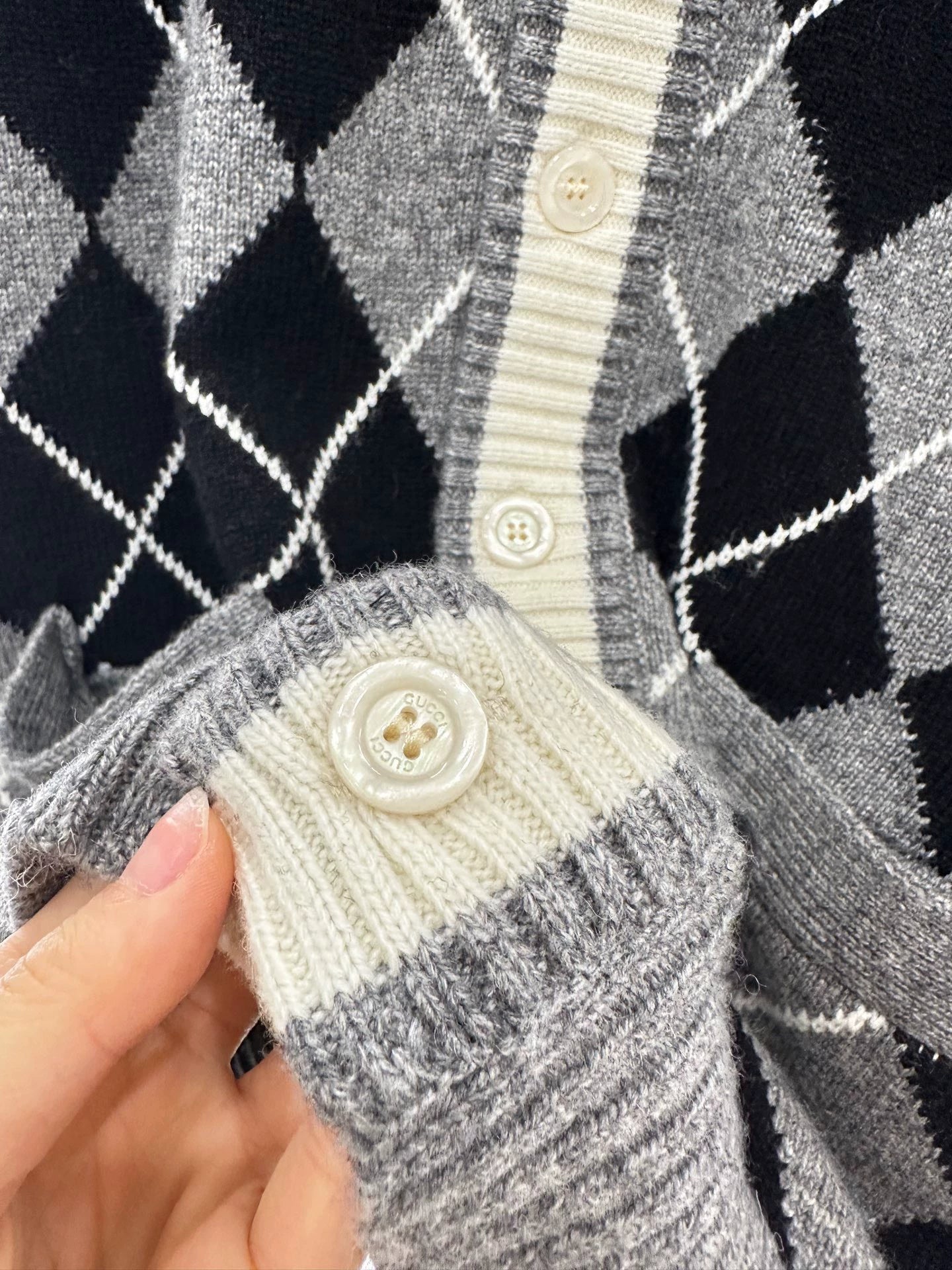 G 25 Diamond jacquard long knit cardigan.