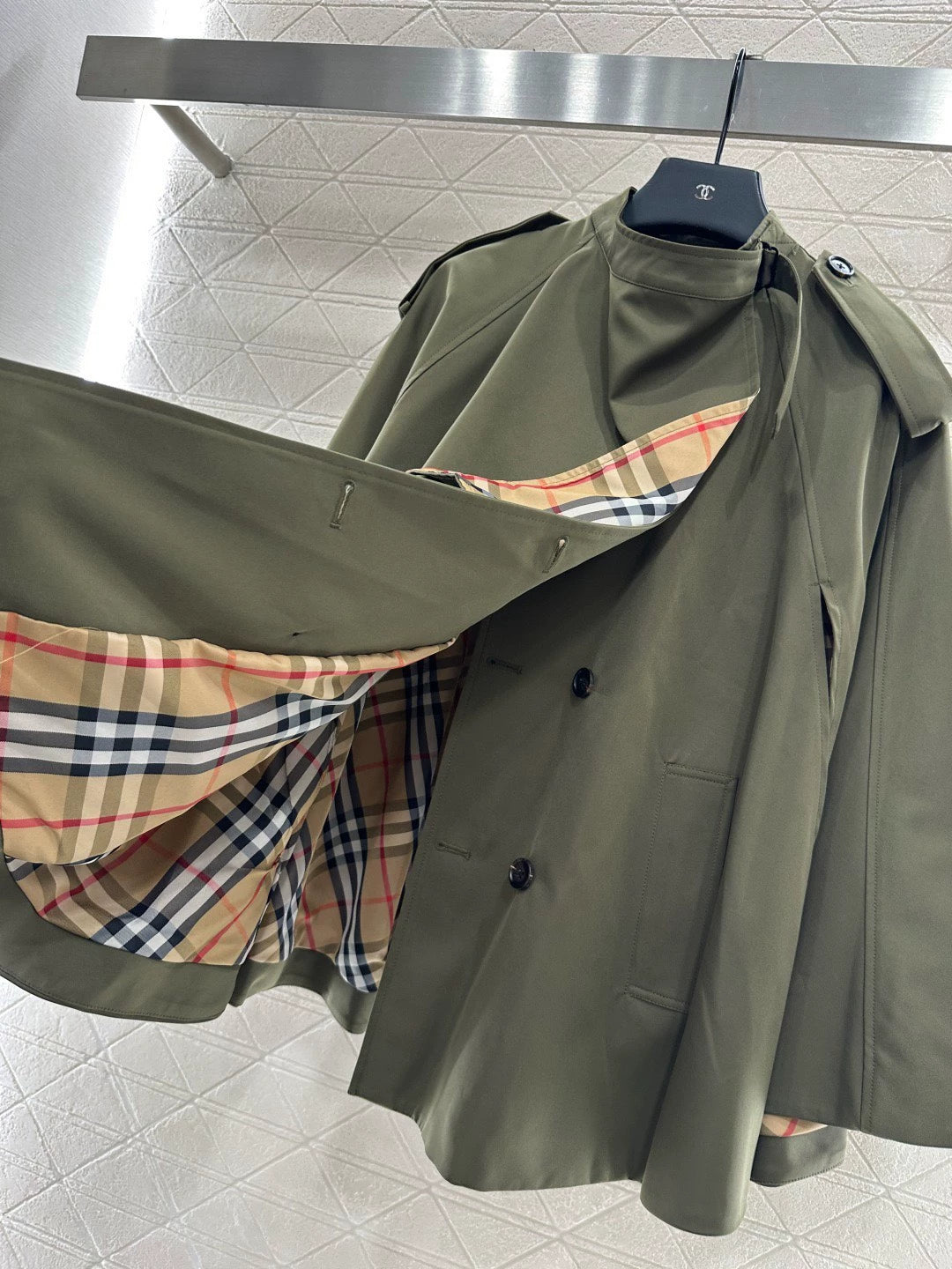 Bru 25 Cape windbreaker