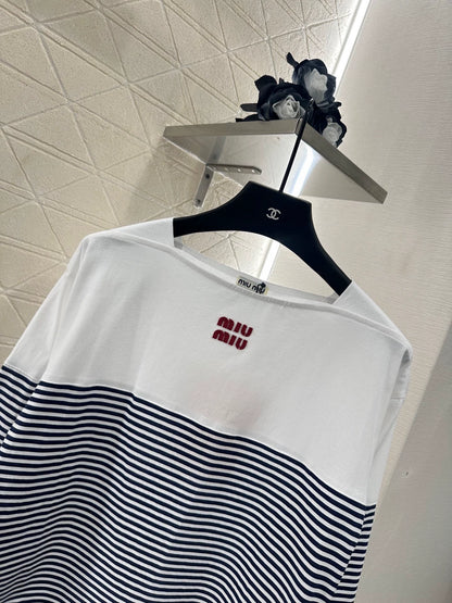 M 25 Striped patchwork, one-shoulder long sleeves