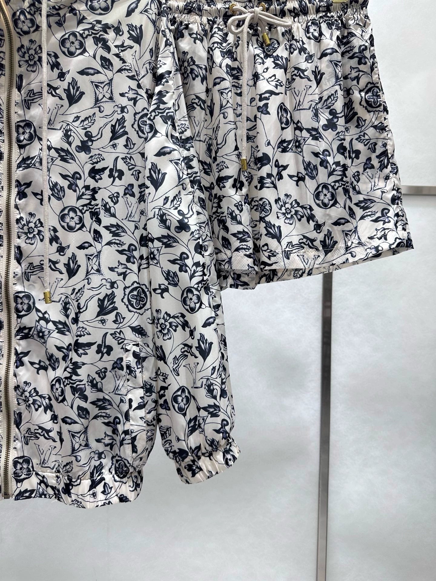L 25 Printed Sunbrella + Shorts Set