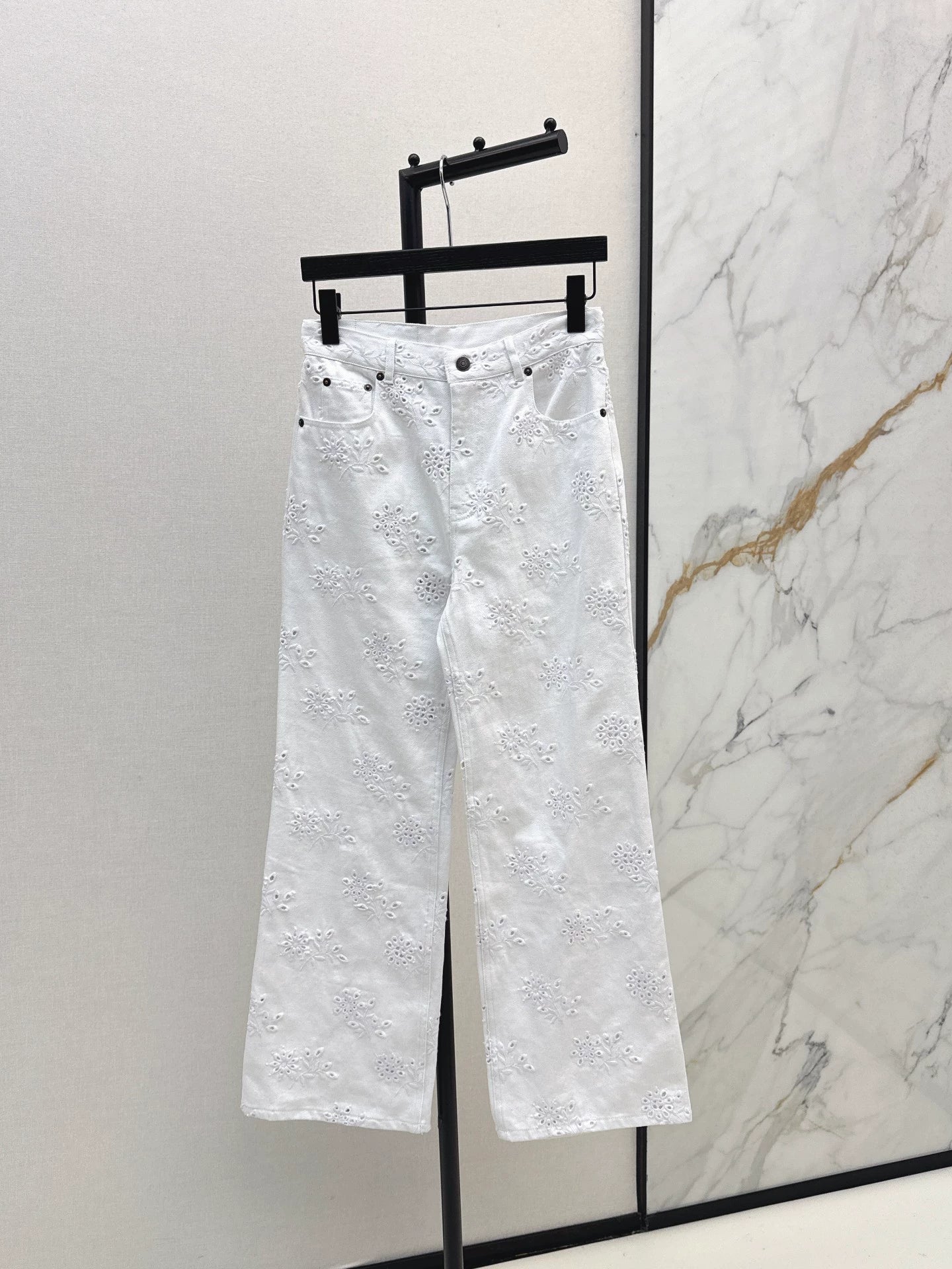 Chl 25 hollow embroidered jeans