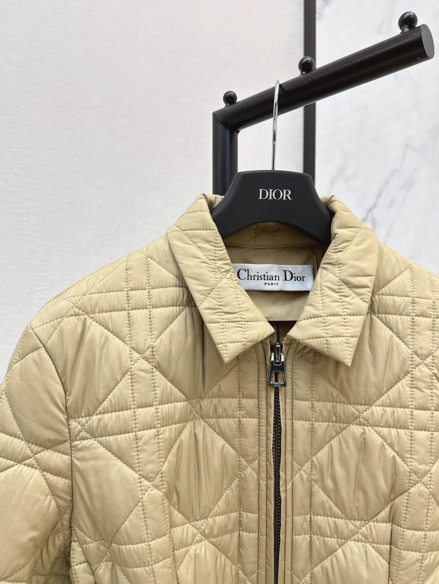 D 25fw Embroidered logo padded jacket