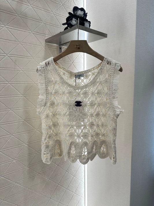C 25 New Cutout Wave Lace Knit Tank Top