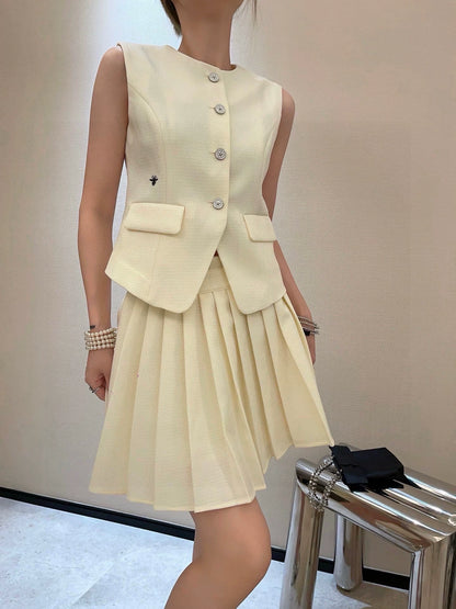 D 25 Bee embroidered vest + pleated skirt set
