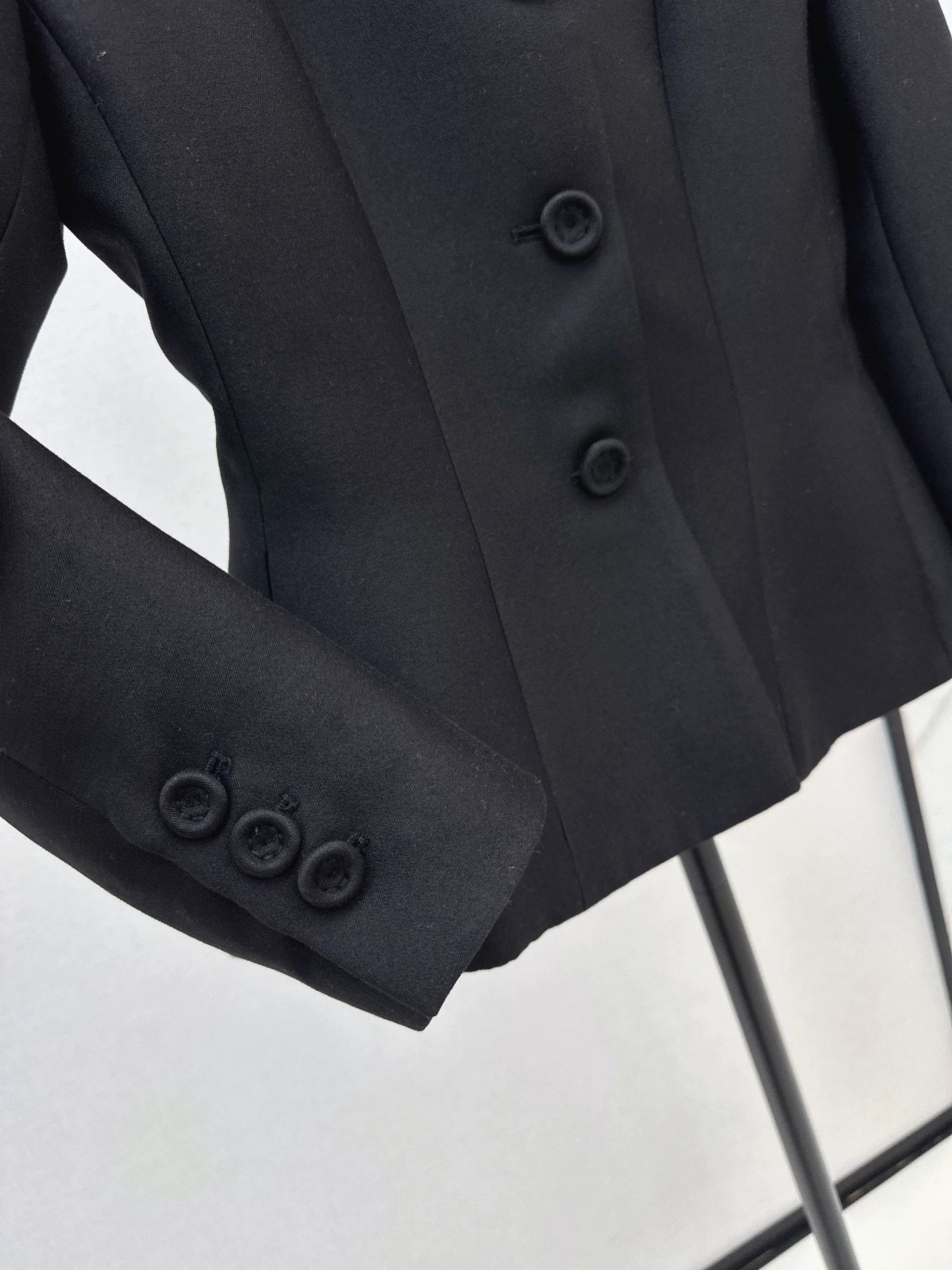 Di 25 Minimalist single breasted slim fit suit jacket