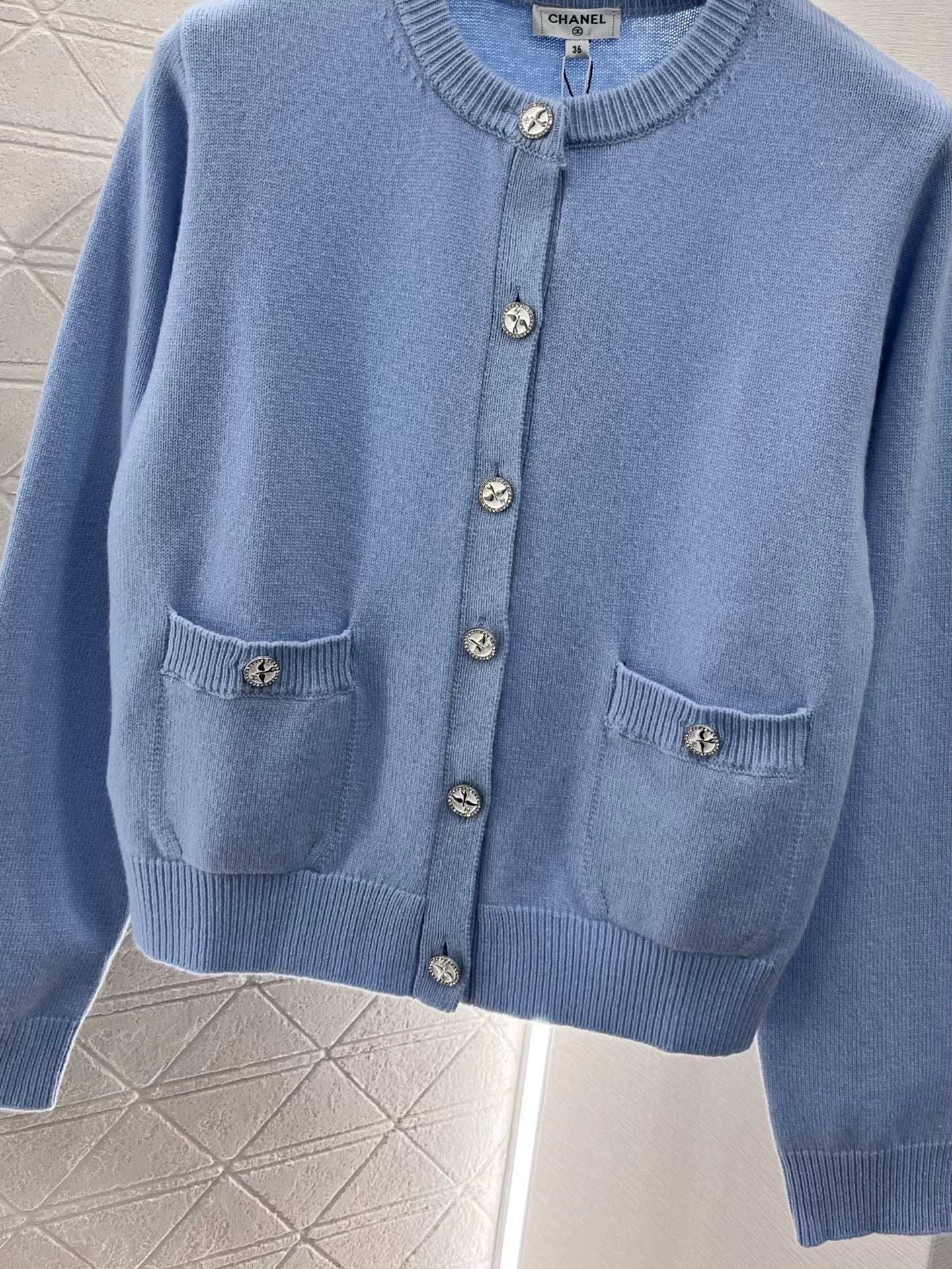C 25 New knitted cardigan (light green, blue)
